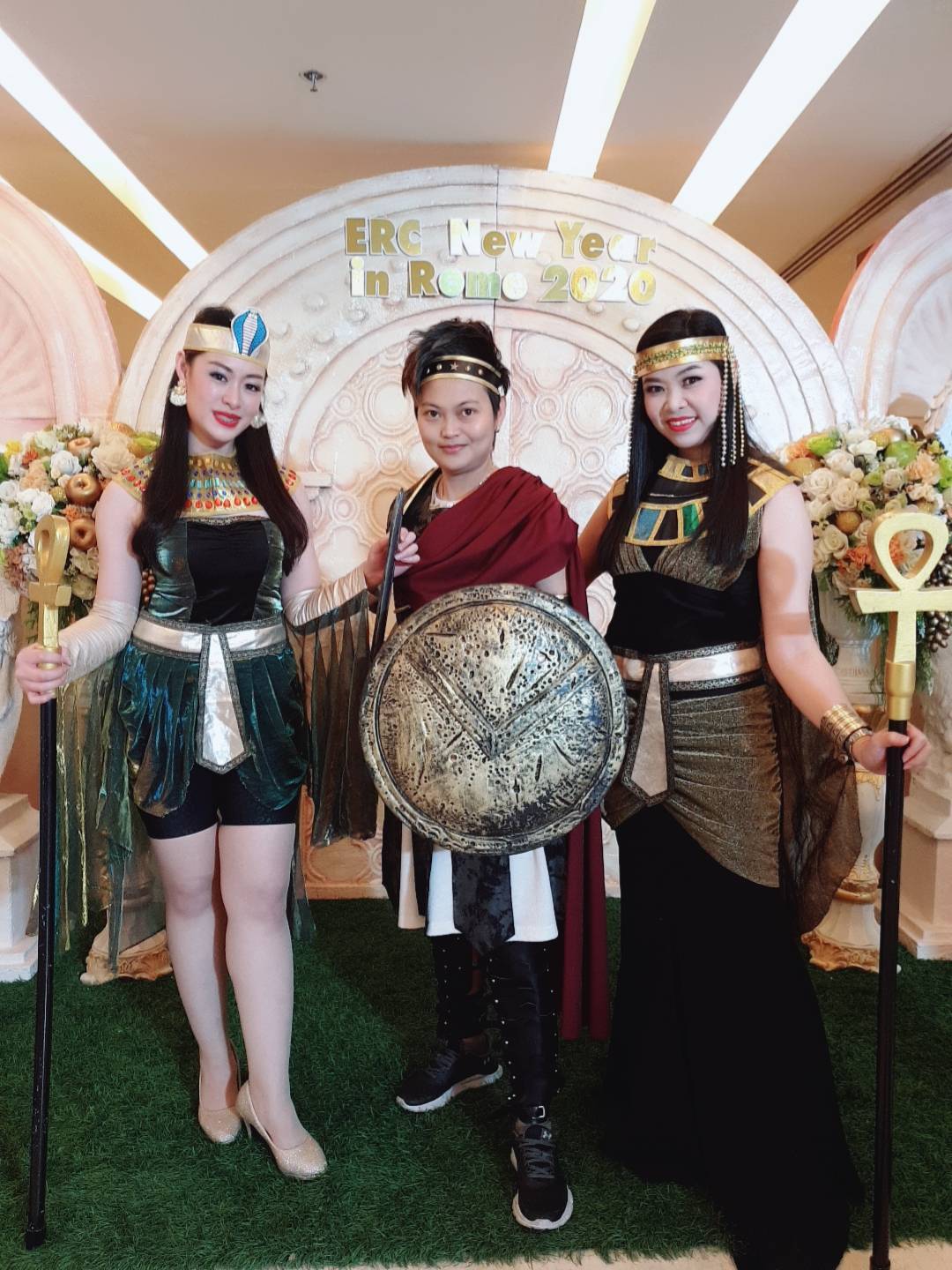 ชุดนักรบโรมันหญิงสีเงิน