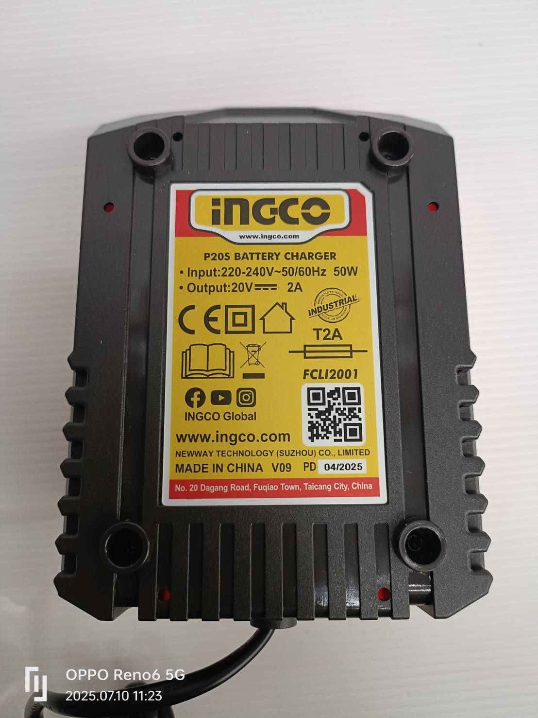 INGCO เครื่องดูดสั่นกระเบื้อง20V CTVLI20015 ครบชุดพร้อมกล่อง