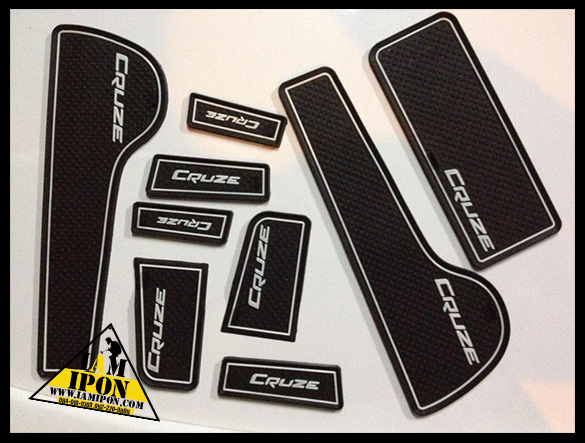 ยางรองหลุม Chevrolet Cruze สีขาว