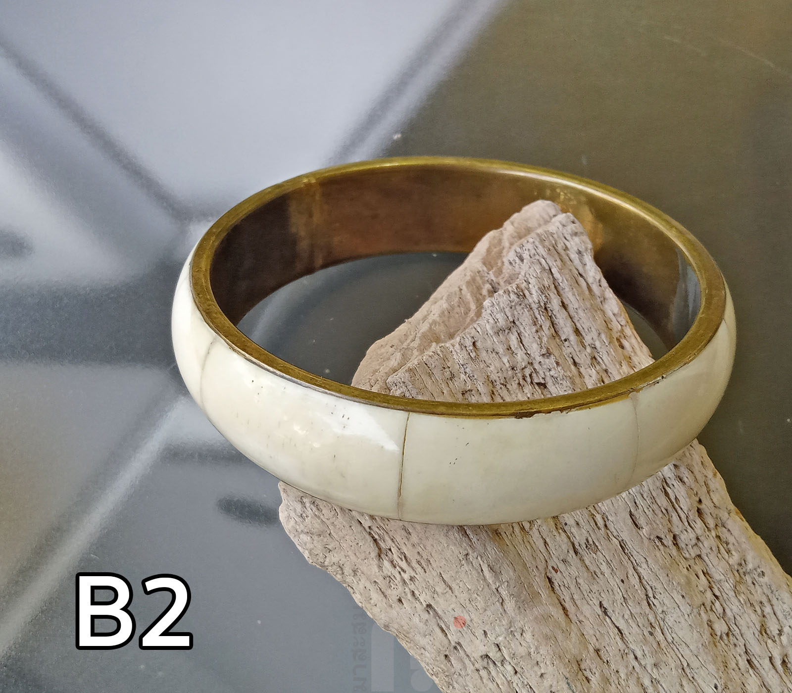 กำไลทองเหลืองของเก่า