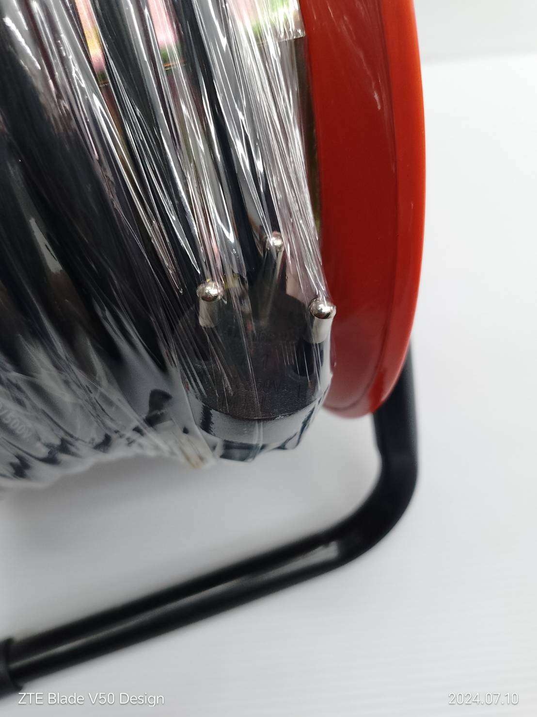 ล้อเก็บสายไฟ SUNTECH 16 A ขนาด 1.5 mm. x ยาว 15 เมตร มีเบรคเกอร์ AC1515