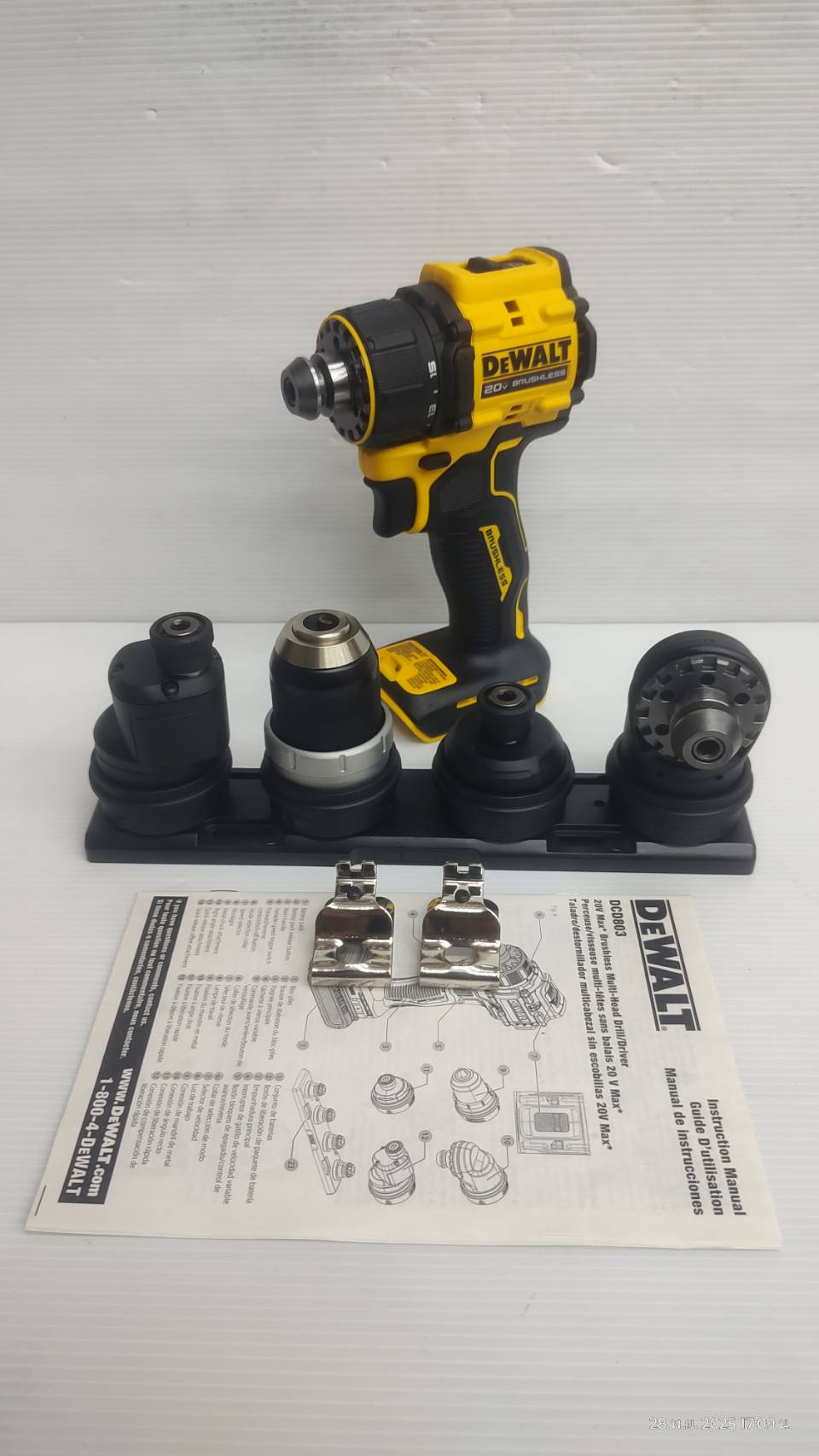 ไขควงติดตั้งไร้สาย (เปลี่ยนหัวได้ 4 หัว) DCD803B DEWALT