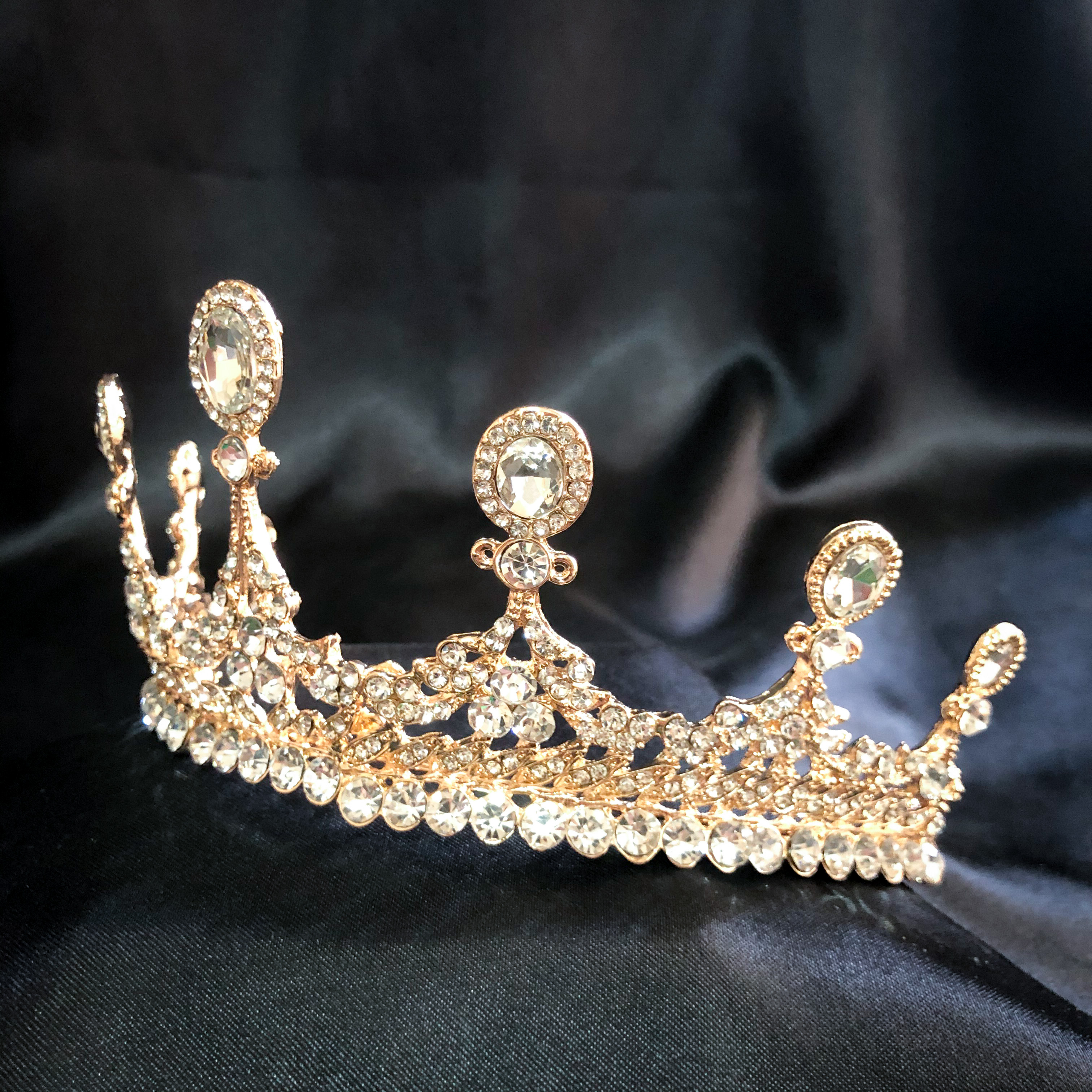 (พร้อมส่ง) เทียร่า 300 สีทอง มงกุฎนางงาม มงกุฎเจ้าหญิง งานสวย ปราณีต QCเพชรทุกเม็ด สินค้าพร้อมส่งจากไทย