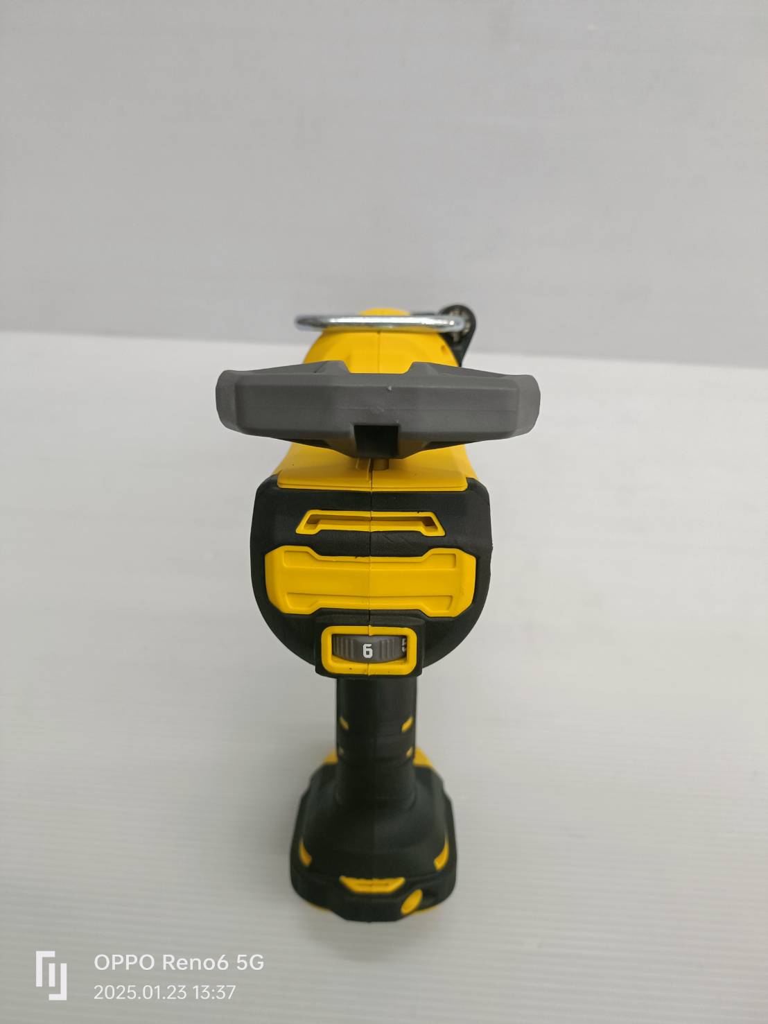 STANLEY รุ่น SCE600B-B3 ปืนยิงซิลิโคน 20V Max