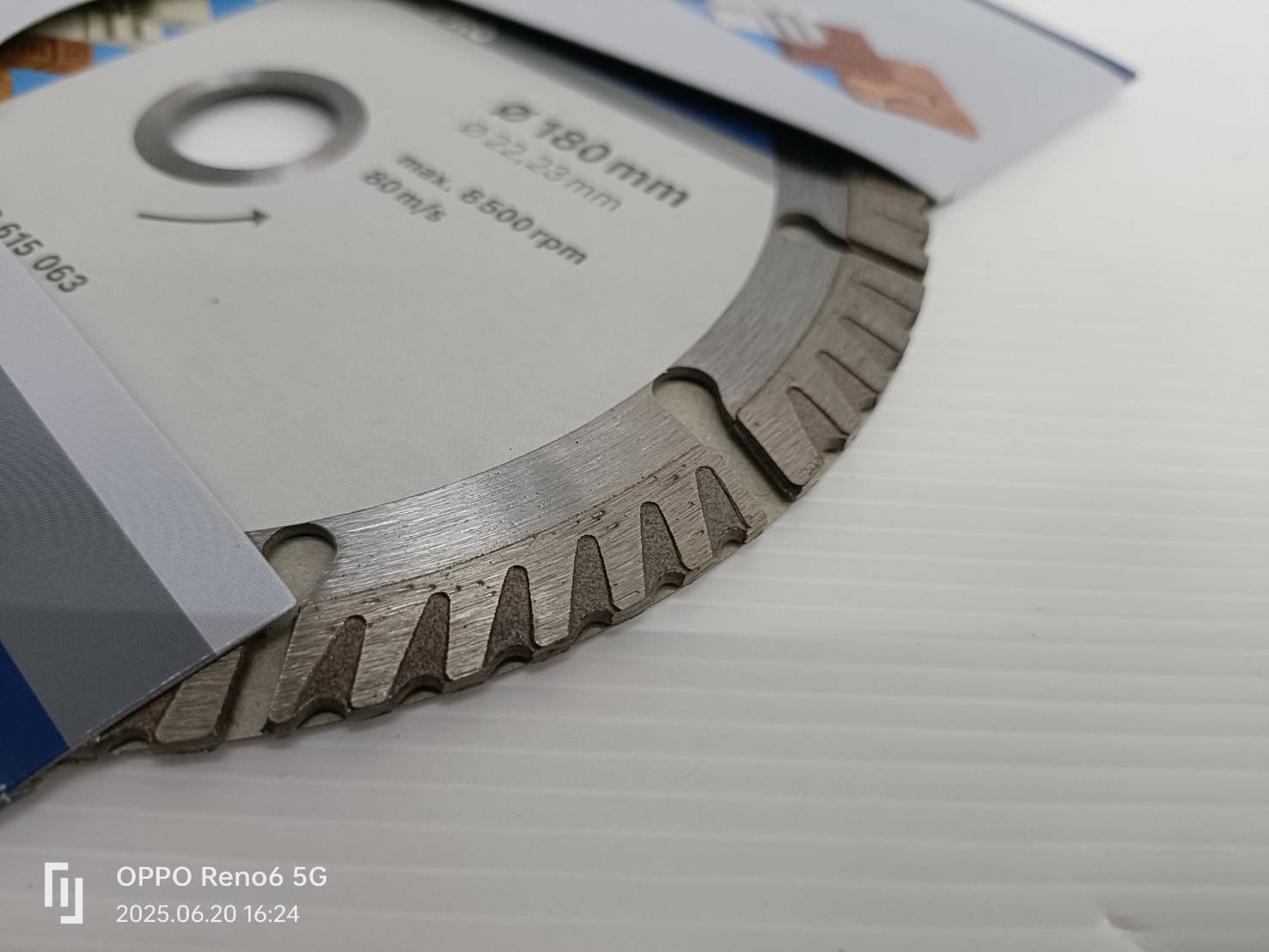 ใบเพชรตัดคอนกรีต7" BOSCH PRO Multi Material Diamond Disc, 180 x 22.23 mm