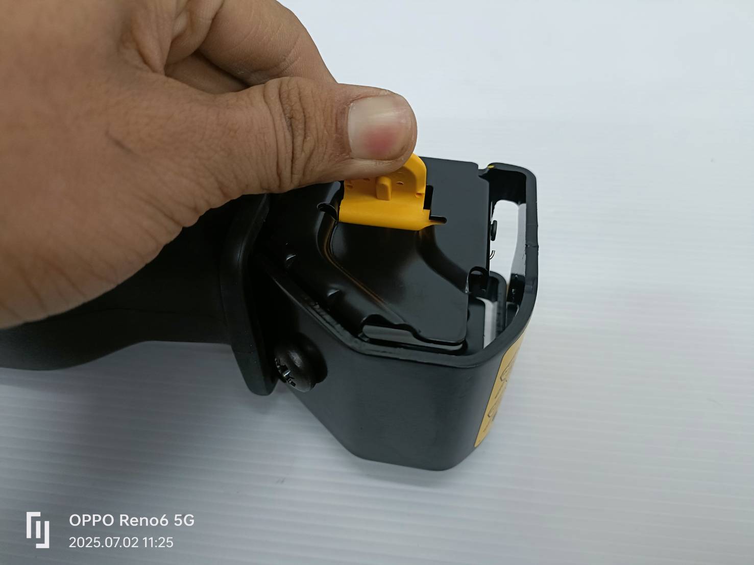 DEWALT ชุดเลื่อยชักไฟฟ้า 1000วัตต์ ใส่ใบ 4 ทิศทาง รุ่น DW304PK-KR