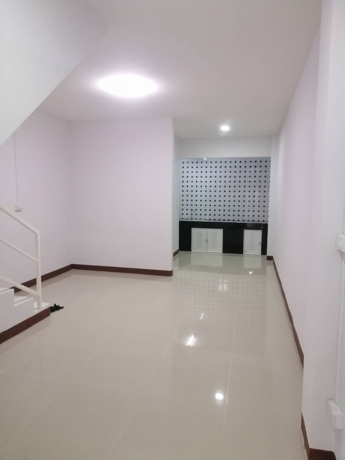 🚩H1143 ขายทาวเฮ้าส์ 3ชั้น ใกล้รถไฟฟ้าสายสีชมพู สถานีเมืองทองธานี ห่างถนนแจ้งวัฒนะเพียง1 กม. หรือเข้าออกถนนเลียบคลองประปาได้ ฟรีค่าโอน