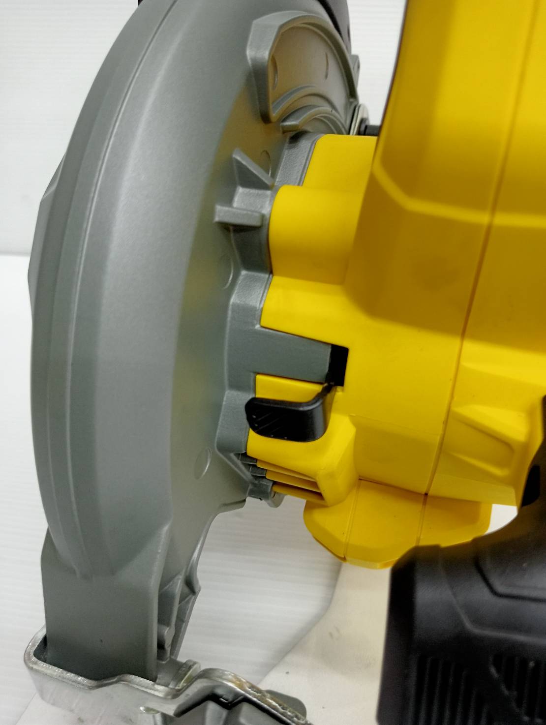 เลื่อยวงเดือน7"ไร้สาย 20V SBC550-B1 STANLEY ตัวเปล่า