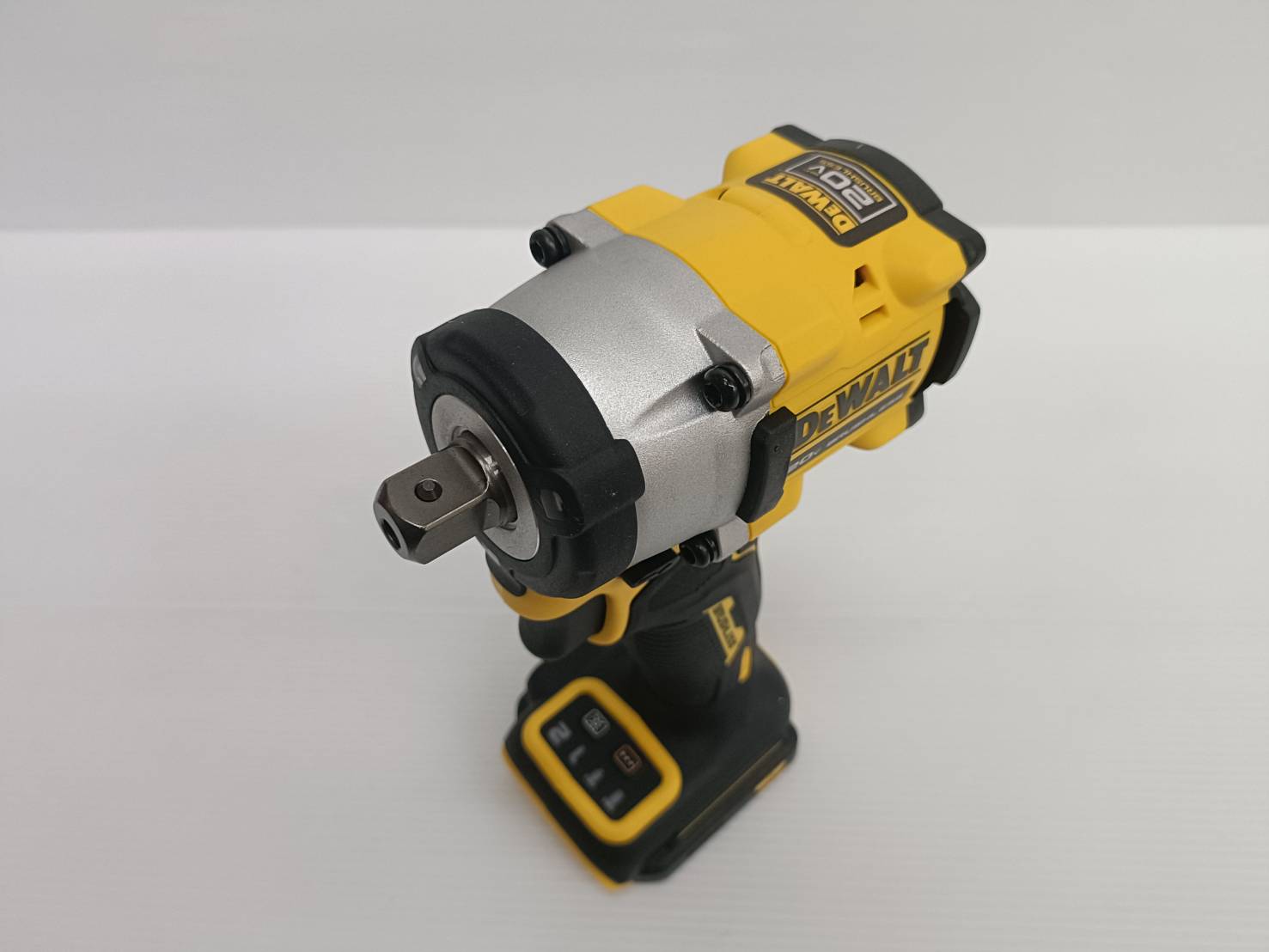 DEWALT บล็อกกระแทกไร้สาย 4 หุน 20V DCF922N-B1