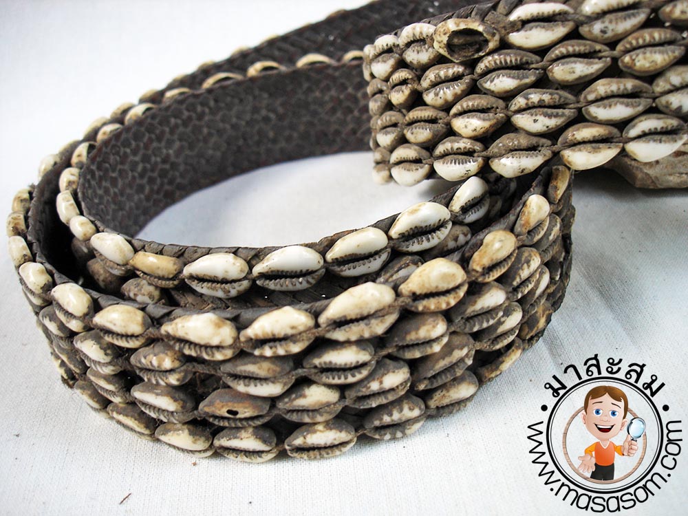 เข็มขัดแต่งเปลือกหอยเก่า