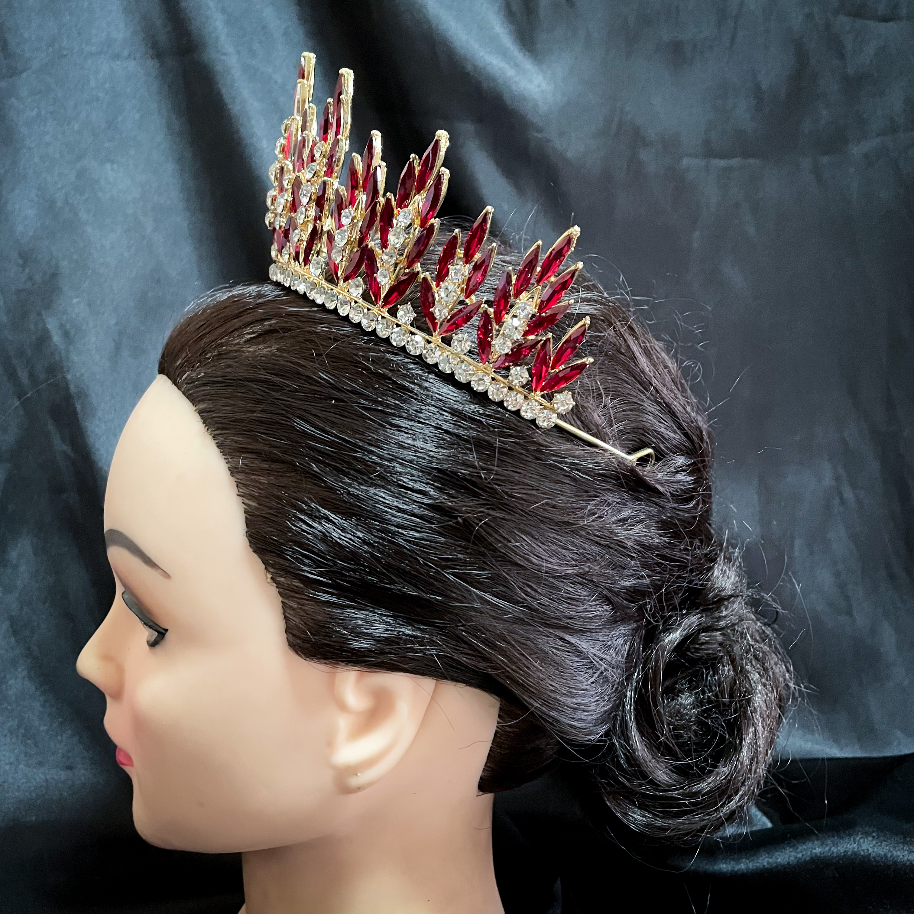 (พร้อมส่ง) เทียร่า 320 สีแดง มงกุฎนางงาม มงกุฎเจ้าหญิง งานสวย ปราณีต QCเพชรทุกเม็ด สินค้าพร้อมส่งจากไทย
