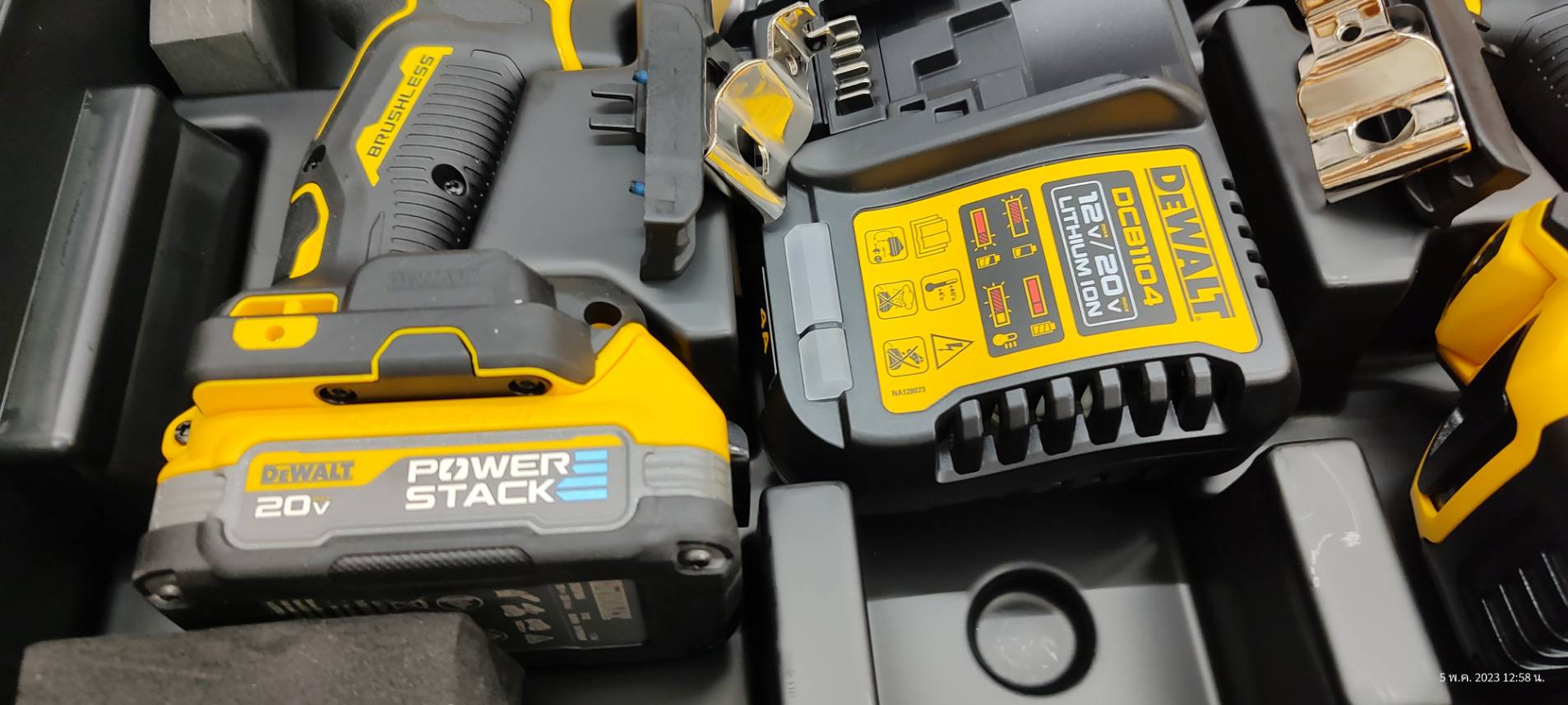 คอมโบ้ชุดสว่านไร้สาย20V (DCD805+DCF850) DCK2050P1E1T DEWALT