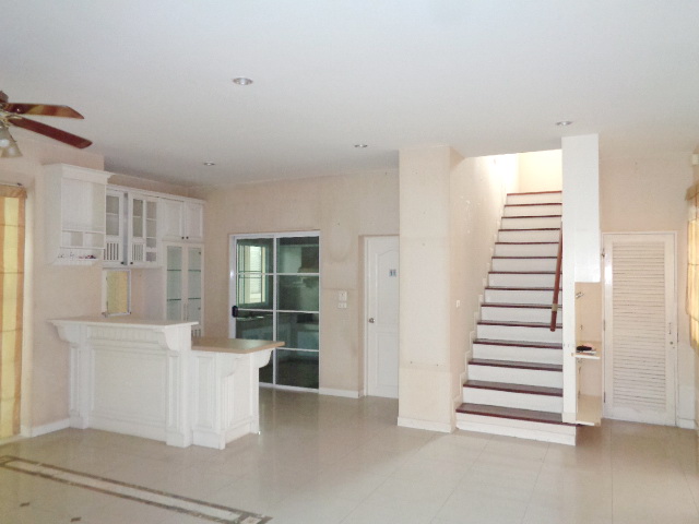 🚩H1091 ขายบ้านเดี่ยว 76.3 ตร.วา หมู่บ้านมัณฑนา วัชรพล-รามอินทรา2 แขวงท่าแร้ง เขตบางเขน ทำเลดี ใกล้ห้าแยกวัชรพล อยู่หลังมุม