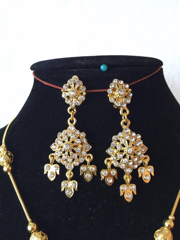 (พร้อมส่ง) เครื่องประดับไทยสร้อยคอ+ต่างหู 032