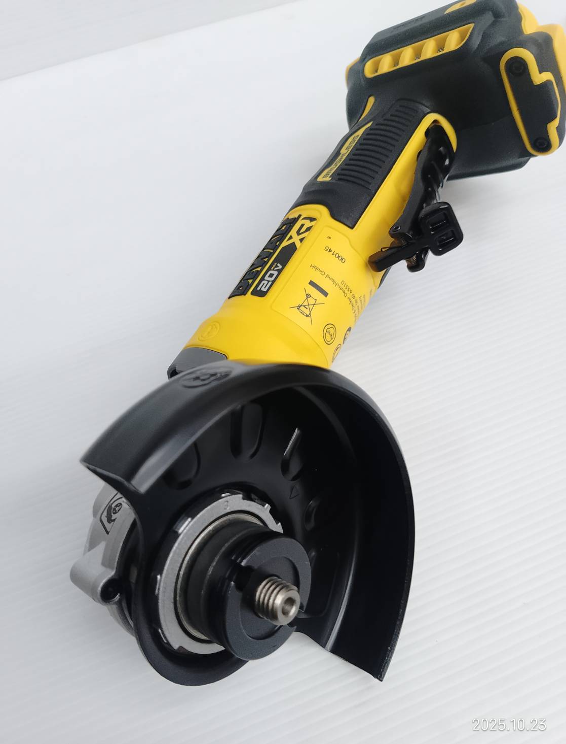 DEWALT เครื่องเจียรไร้สาย 4 นิ้ว 20V DCG400N-B1 (ตัวเปล่า) รับประกันศูนย์ 3 ปี