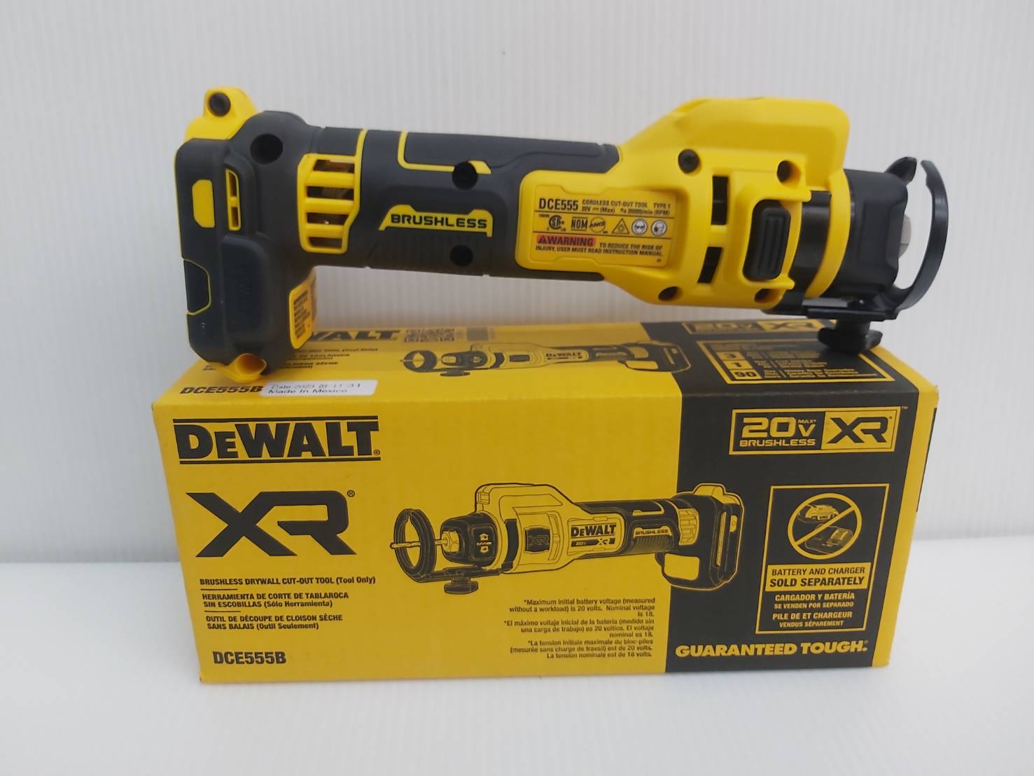 เครื่องเร้าเตอร์ตัดแผ่นฝ้าดรายวอลล์ 20V Max เฉพาะตัวเครื่อง รุ่น DCE555B DEWALT