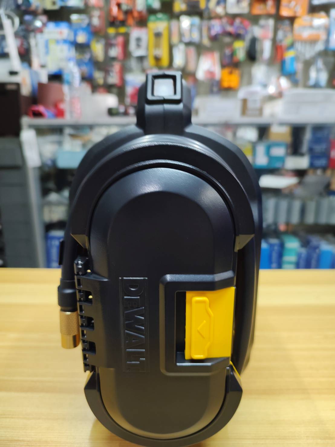 เครื่องสูบลมไร้สาย 18V (20V Max) รุ่น DCC018N DEWALT