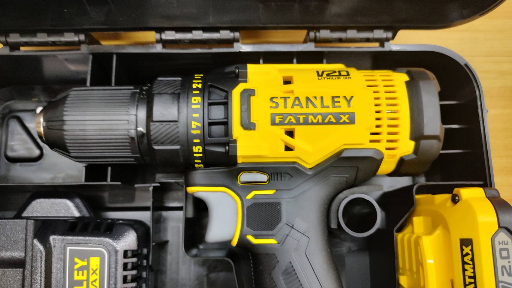 STANLEY FATMAX สว่านไร้สาย 20V รุ่น SCD700D2K แบต2.0Ah*2ก้อน