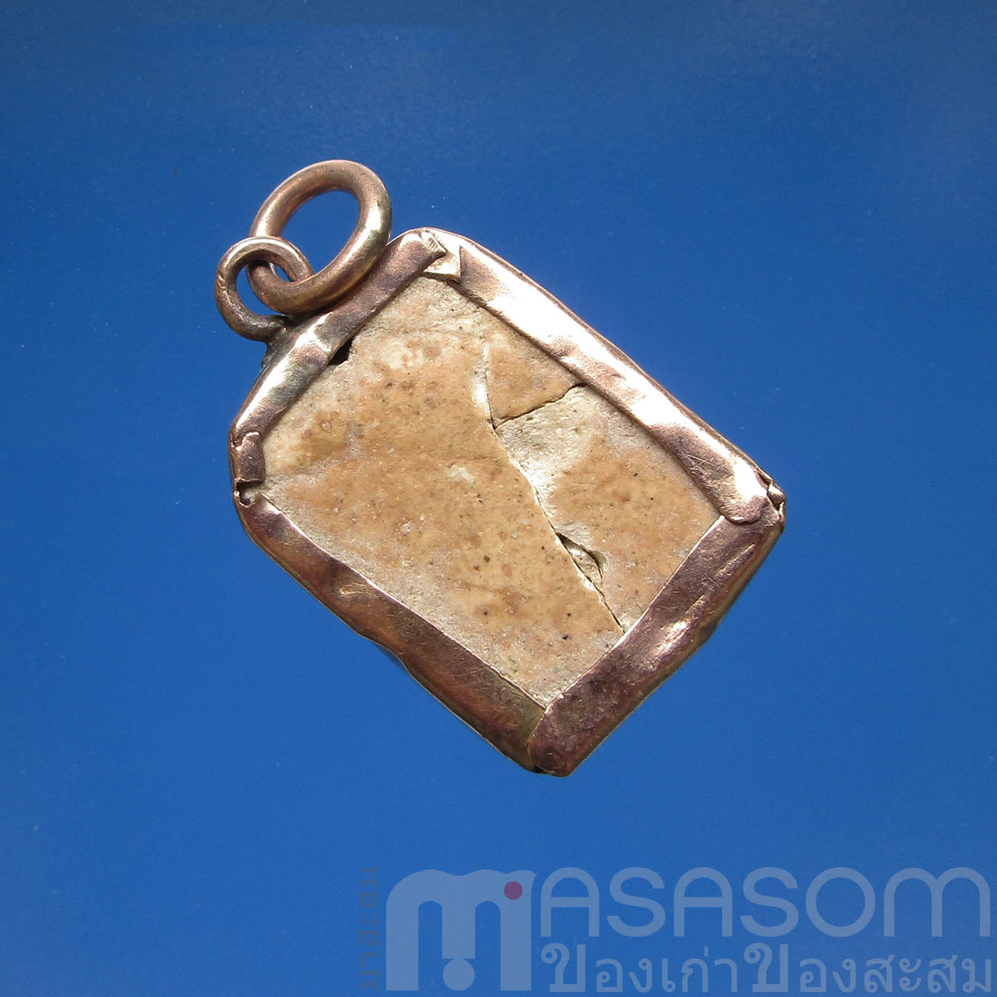 พระเนื้อผงเลี่ยมนาก