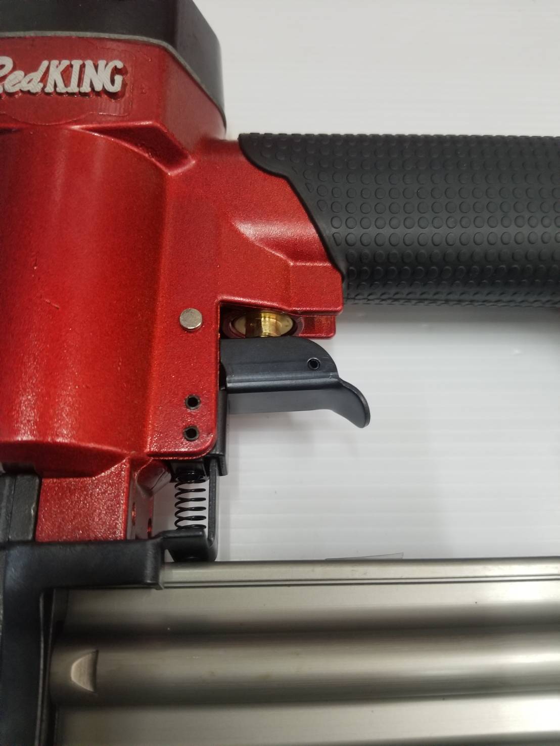 แม็กยิงตะปูลม ขาเดี่ยว F-50 REDKING เซฟตี้ปากปืน