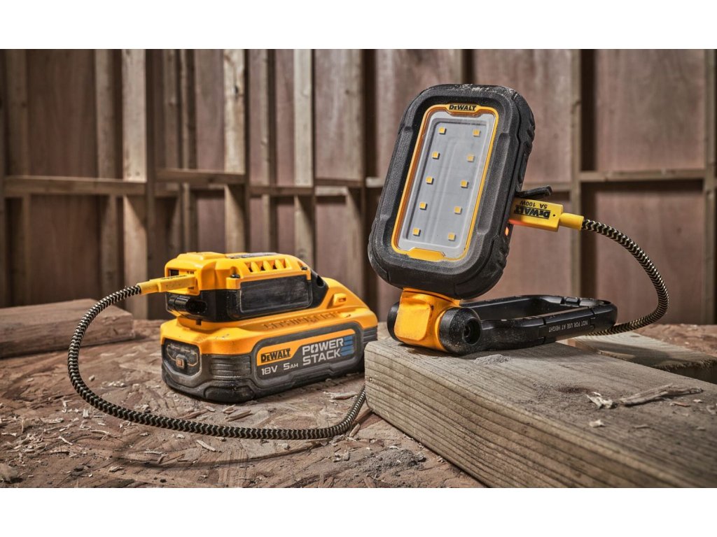 ไฟ LED ส่องทำงานแบบพกพา มีแม่เหล็กในตัว DCL182 DEWALT
