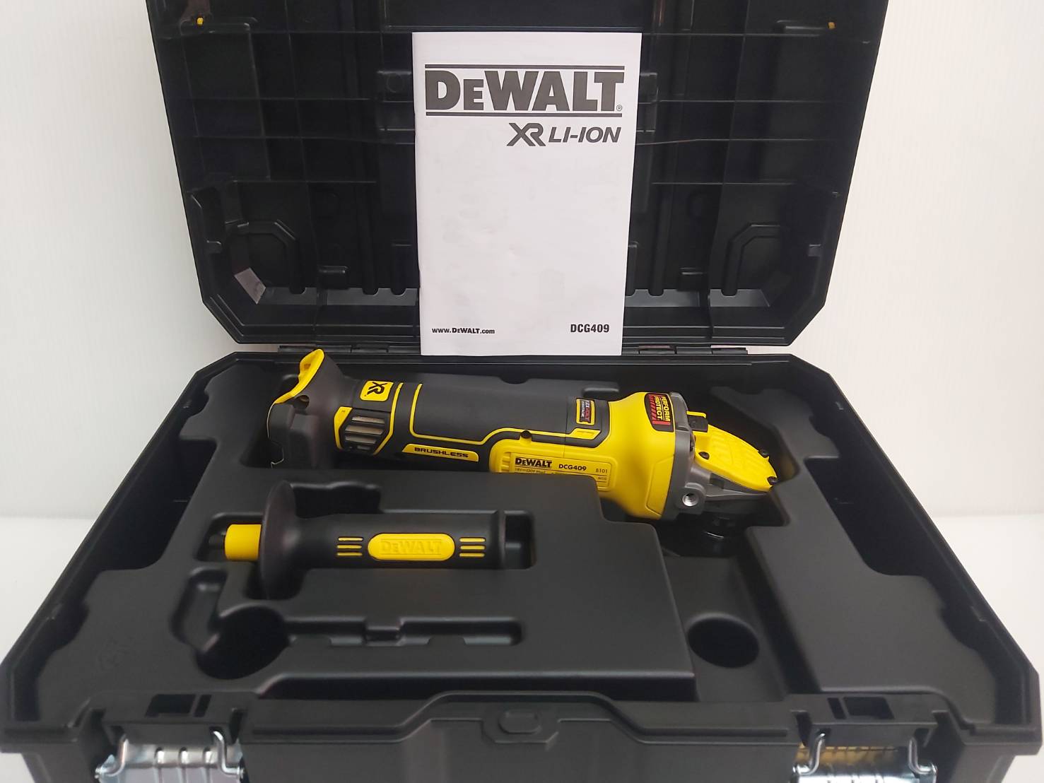 คอมโบ้ชุดสว่านไร้สาย20V (DCD805+DCG409) DCK2216P2T DEWALT