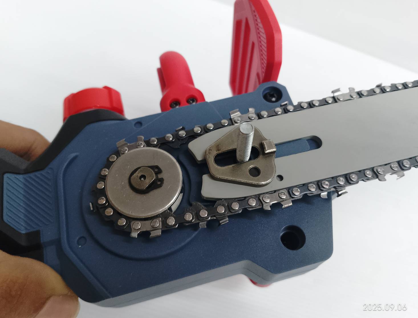 MASARU เลื่อยโซ่แบตเตอรี่20V 11.5" SCS-435 ด้ามยืดยาวได้ 1 เมตร