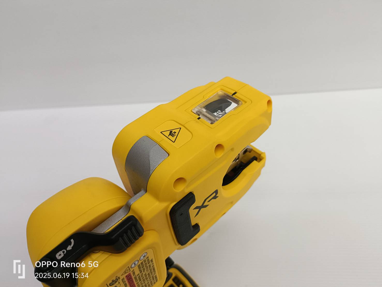 DEWALT รุ่น DCE154B เครื่องตัดท่อทองแดงไร้สาย 20V