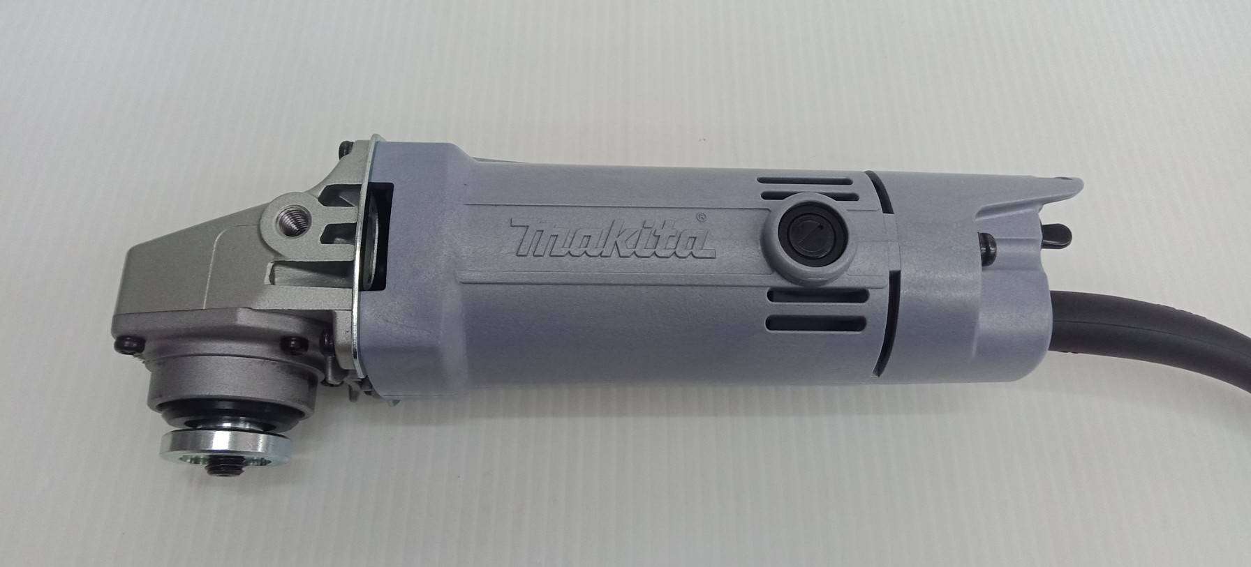 MAKITA 9500NB เครื่องเจียร์ 4″ (100 มิล) 570 วัตต์ Made in Japan