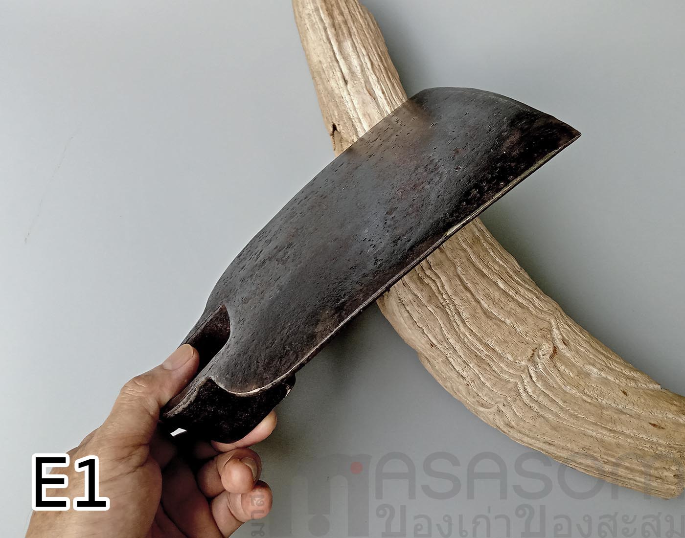 จอบเก่าตราอินทรีทอง