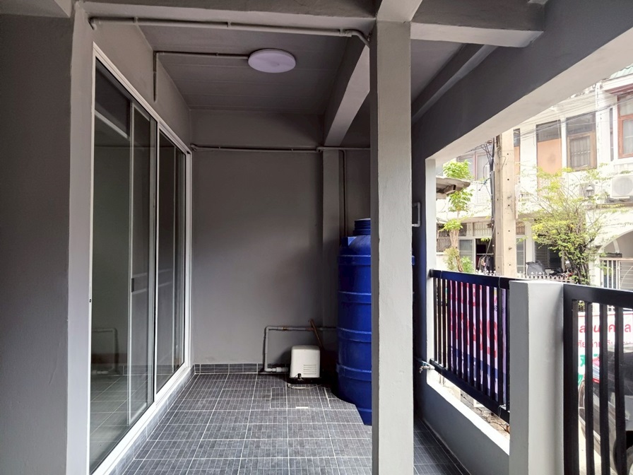 🚩H1257 vายทาวน์เฮ้าส์ 2ชั้น 20 ตร.วา อยู่หมู่บ้านอัมรินทร์นิเวศน์1 รีโนเวทใหม่ ห่างมหาวิทยาลัยเกริก 150 เมตร ใกล้เซ็นทรัล รามอินทรา 5นอน 2น้ำ เดินไปรถไฟฟ้าได้