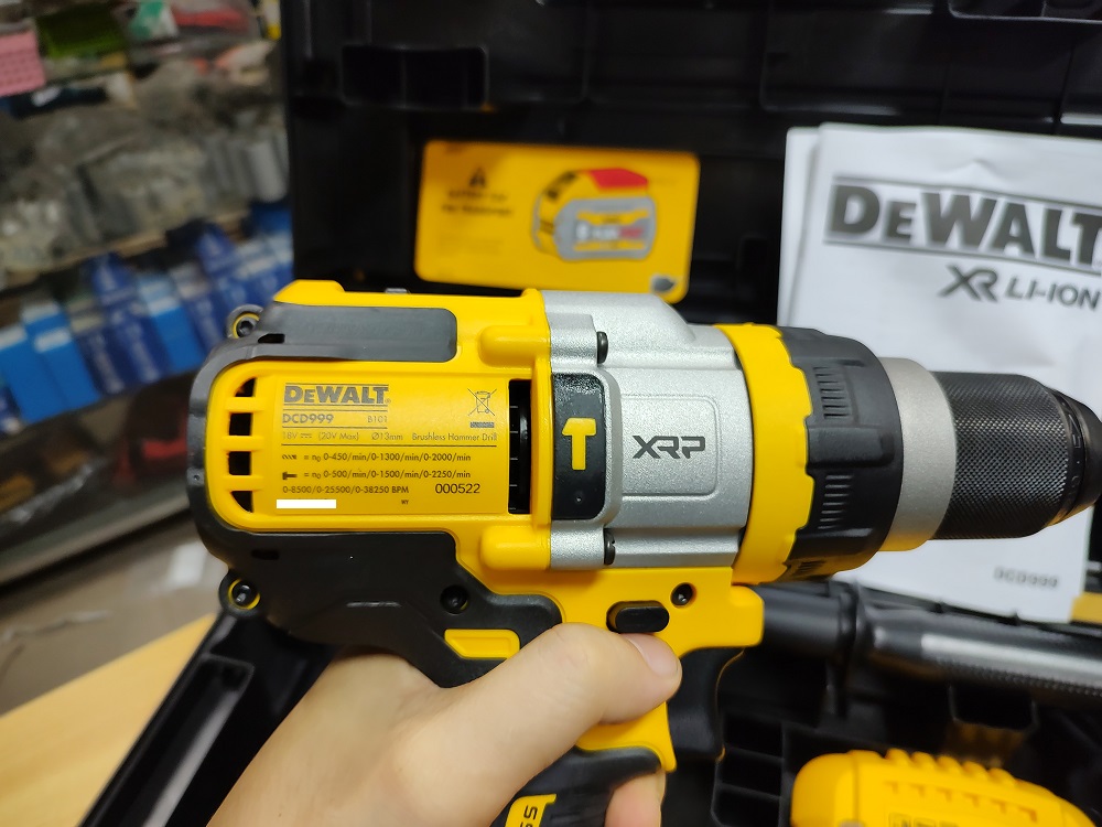 สว่านกระแทกไร้สาย20V DCD999T1 DEWALT