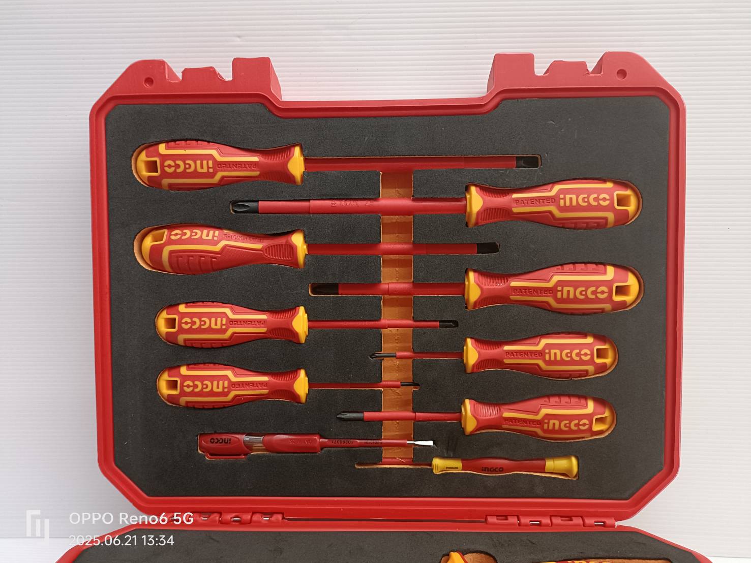 ชุดเครื่องมือช่าง 16 ตัวชุด หุ้มฉนวน กันไฟฟ้า 1000 โวลท์ (พร้อมกระเป๋า) HKITH1601 INGCO