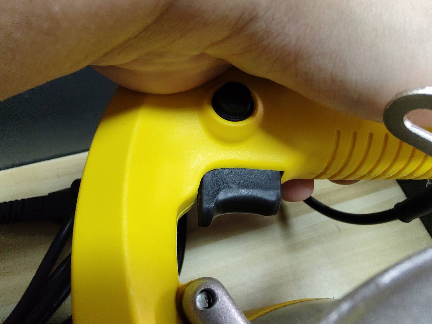 เครื่องตัดกระเบื้อง 4 นิ้ว รุ่น STSP125 (1320วัตต์) STANLEY