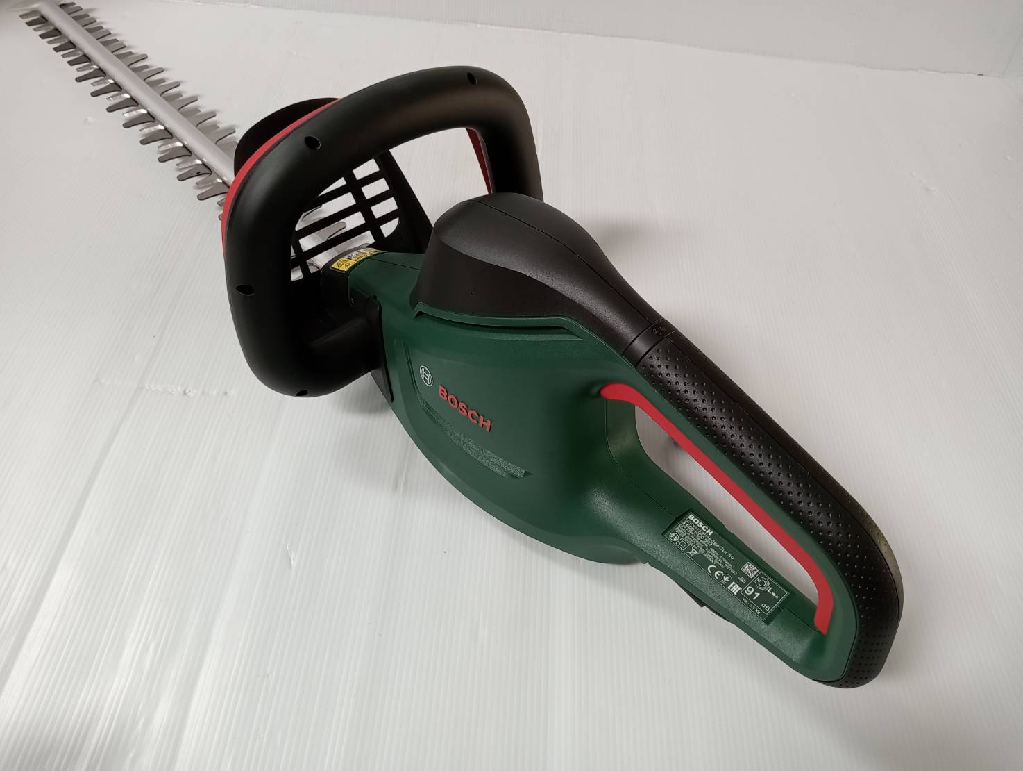 เครื่องตัดแต่งกิ่งไม้20" UniversalHedgeCut50 BOSCH