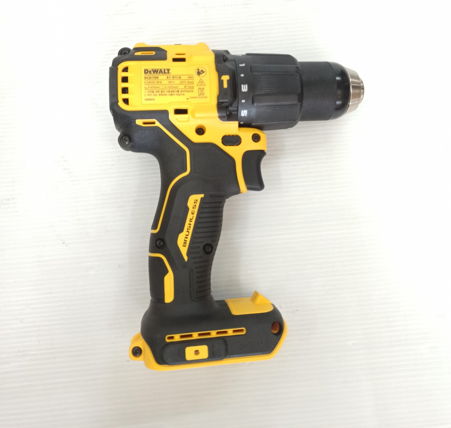 สว่านกระแทกไร้สาย20V DCD709N DEWALT