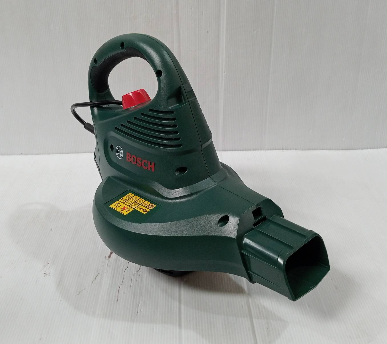 เครื่องดูดเป่าใบไม้ UniversalGardenTidy 3000 BOSCH