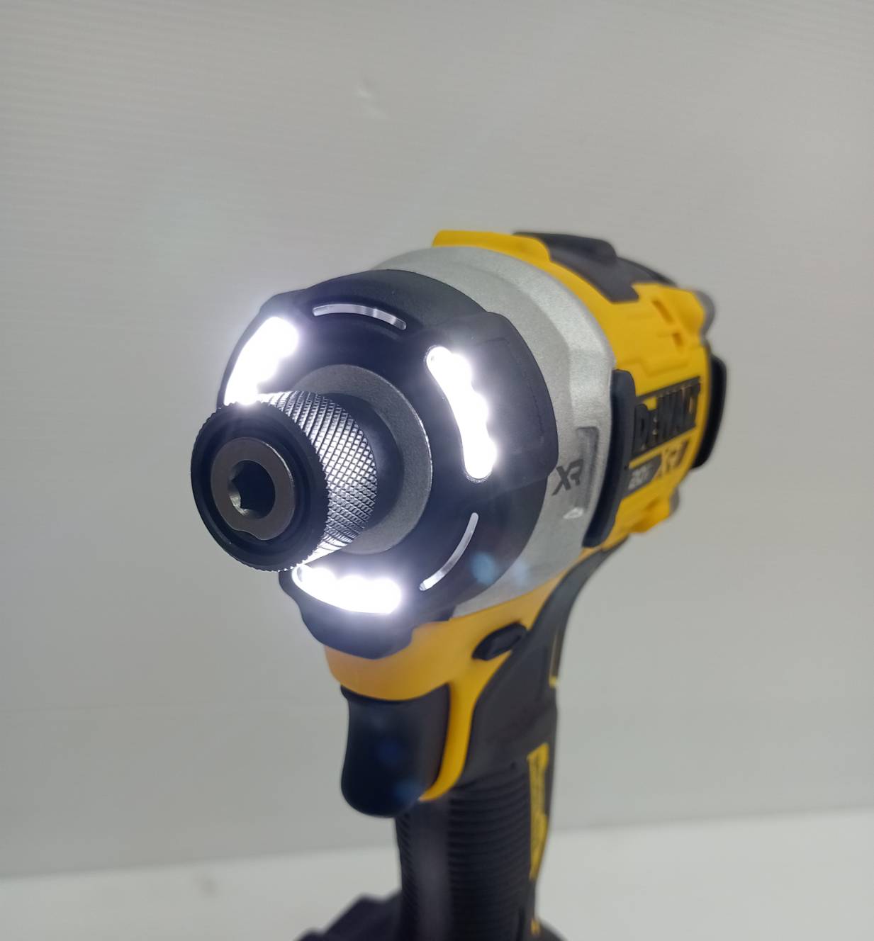 DEWALT รุ่น DCF860N-B1 ไขควงกระแทกไร้สาย ไร้แปรงถ่าน XR 20V Max (เฉพาะตัวเครื่อง)