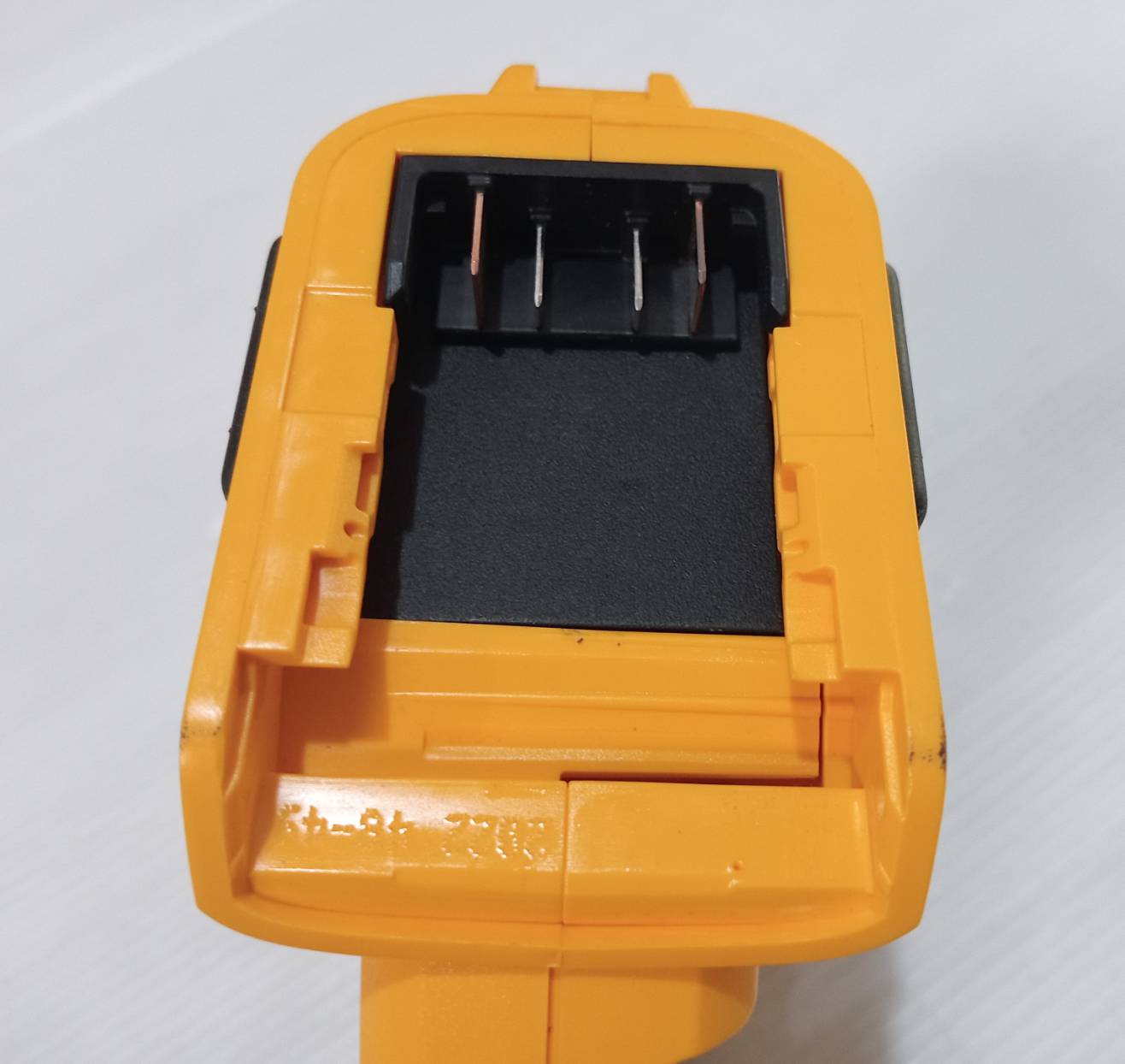 จี้ปูน20V 28mm.x1.2m. DCE531B DEWALT