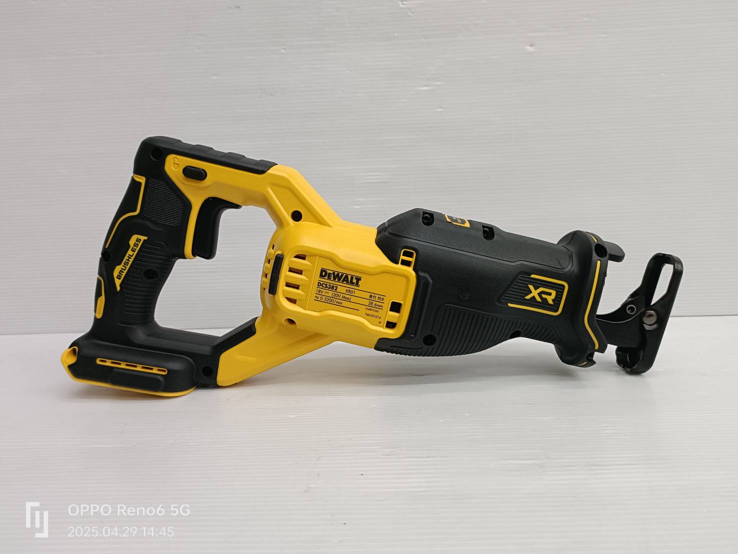 DEWALT เลื่อยชักไร้สาย ไร้แปรงถ่าน 18V(20V Max) เฉพาะตัวเครื่อง รุ่น DCS382N