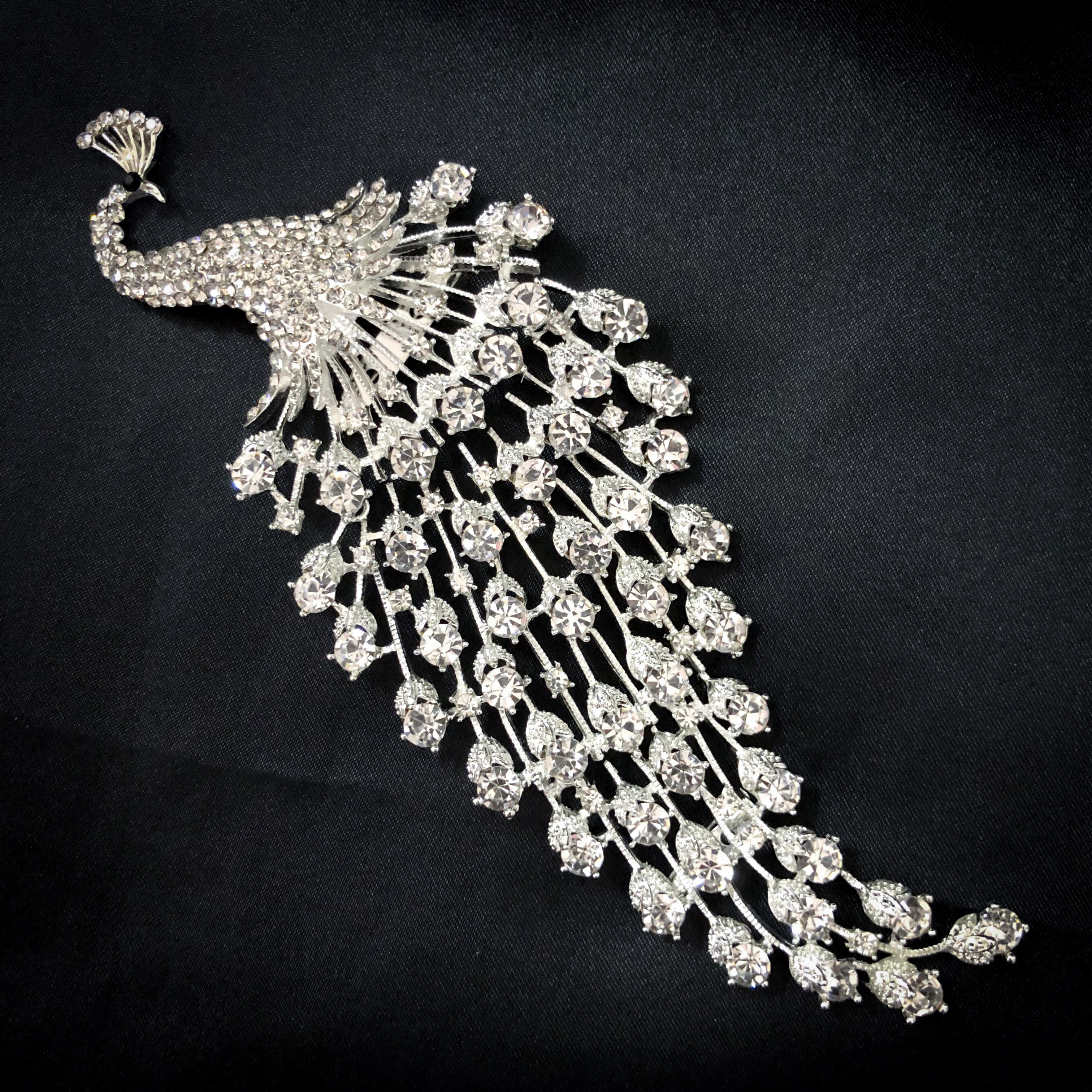 (พร้อมส่ง) เข็มกลัด 094 นกยูง สีเงิน สวยสง่างาม