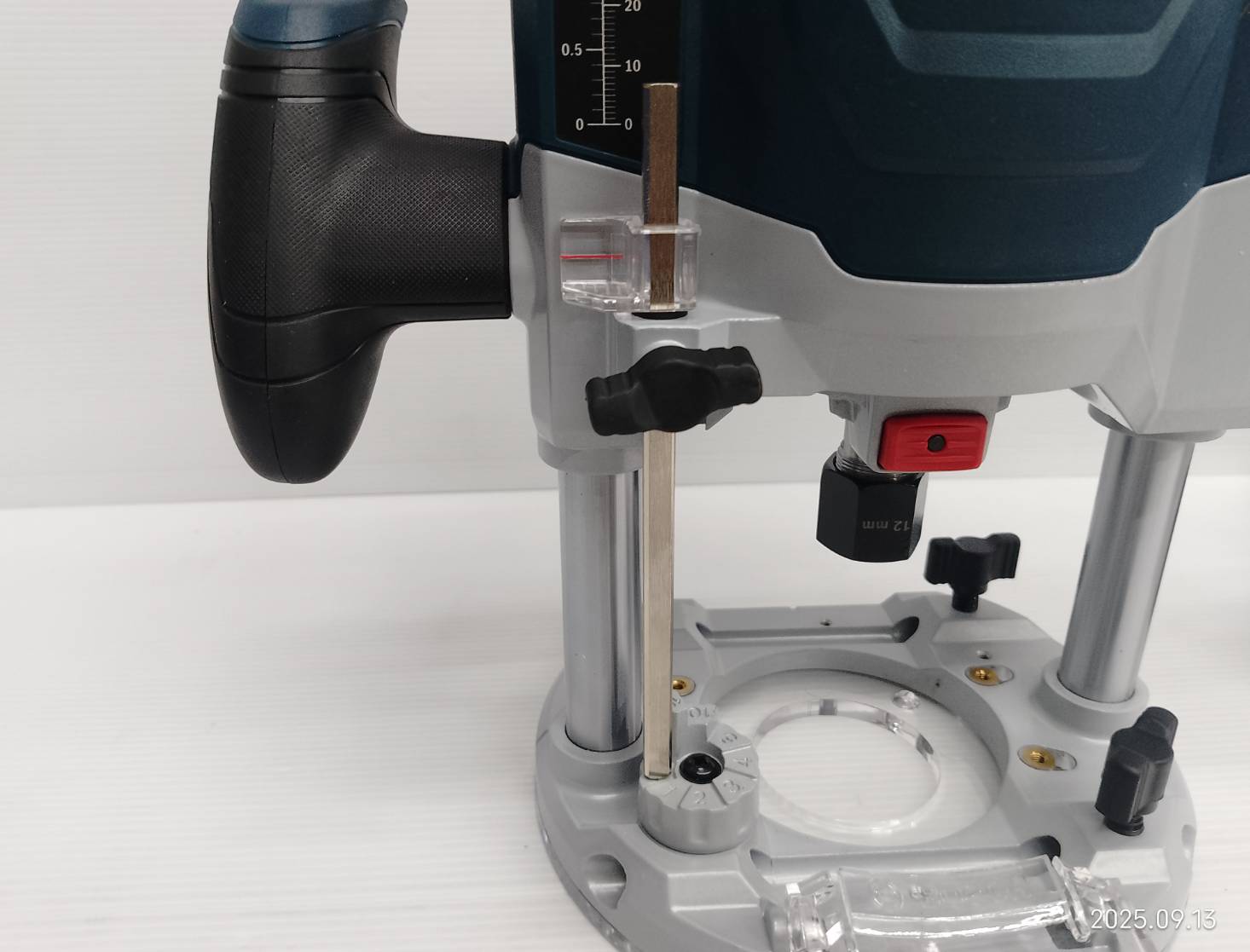 เร้าเตอร์1/4 1/2 GOF20-12 BOSCH 06016272K0