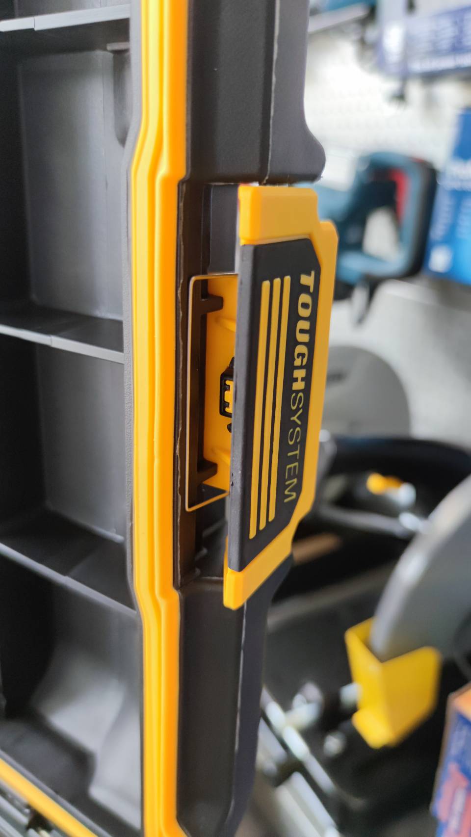 กล่องใส่เครื่องมือ+ถาด DWST83294-1 DEWALT TOUGHSYSTEM2.0