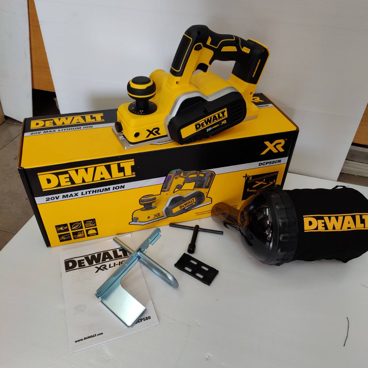 กบไสไม้ไร้สาย3" 20V DCP580N DEWALT