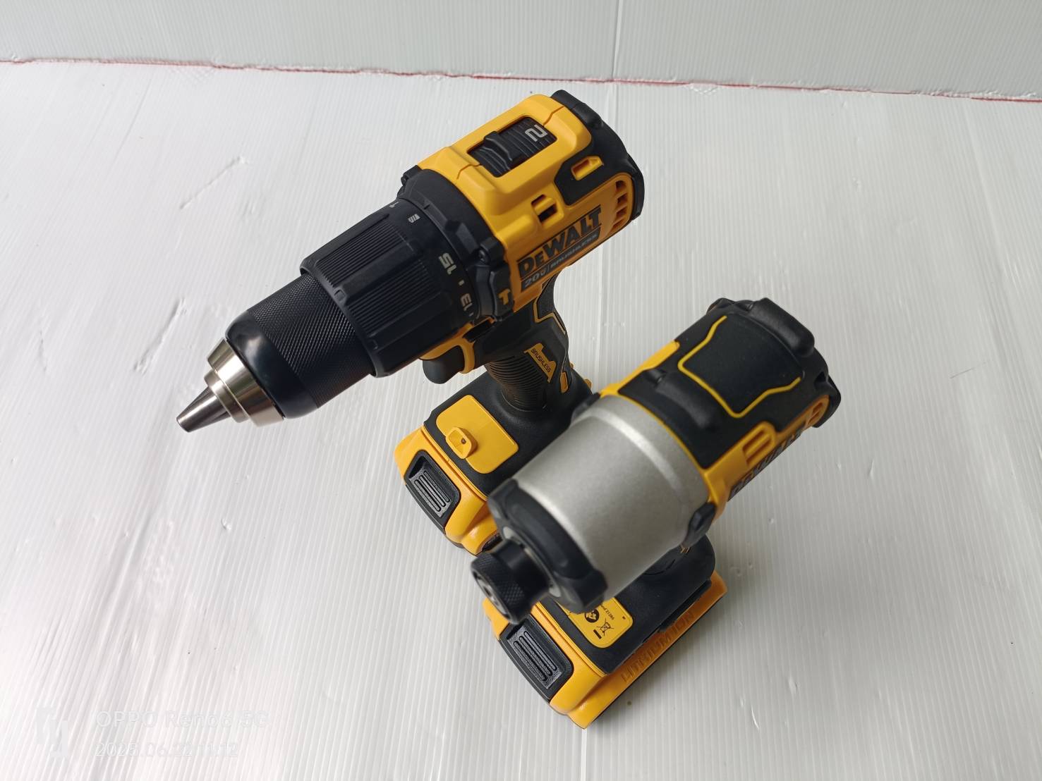 DEWALT รุ่น DCK2214D2TA-B1 ชุดคอมโบ้สว่านกระแทกและไขควงกระแทกไร้สาย