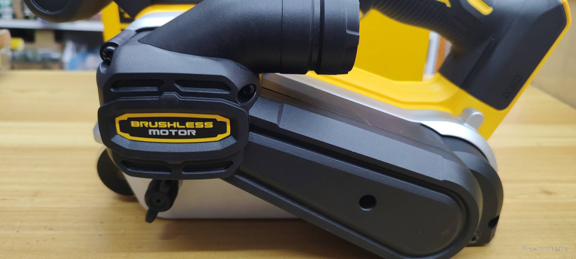 เครื่องขัดกระดาษทรายสายพาน20V DCW220N Dewalt (ตัวเปล่า)