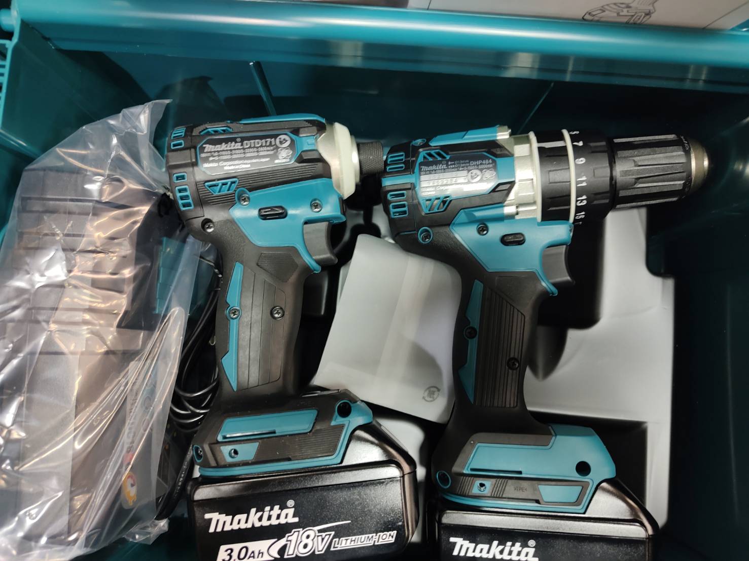 ชุดคอมโบ้ DLX2315J MAKITA (DHP484+DTD171)