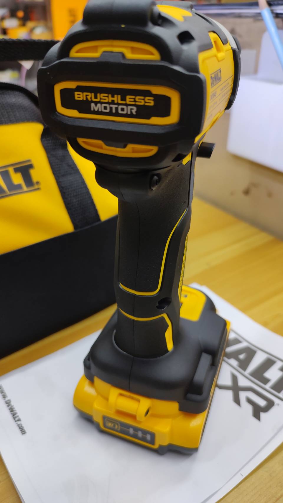 DEWALT รุ่น DCF845D1A-B1 ไขควงกระแทก XR 20V Max พร้อมแบตเตอรี่ 2.0AH
