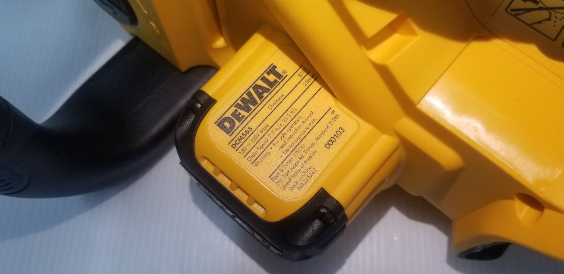 เลื่อยโซ่10" 20V DCM565N DEWALT