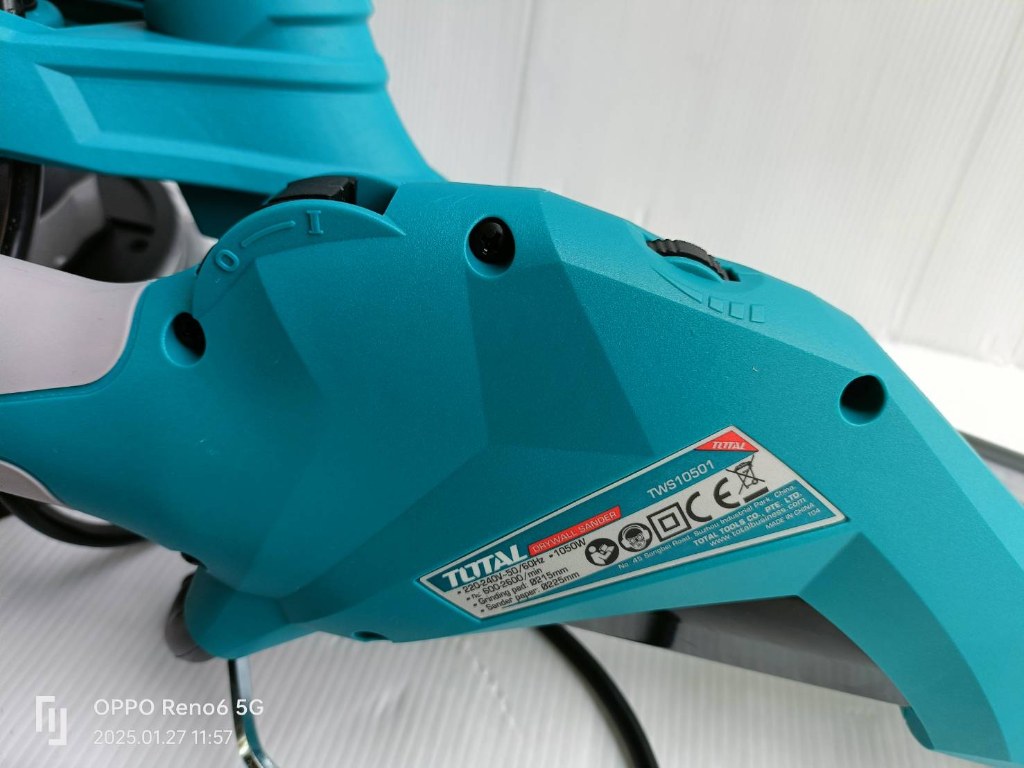 Total เครื่องขัดผนังปูนและฝ้า กำลัง 1050W รุ่น TWS10501